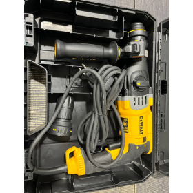 DEWALT SDS Plus Rotary Hammer 900W, 3 modes, 3.0 J with quick-change chuck