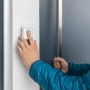 Escáner dactilar ABUS HomeTec Pro Bluetooth® CFS3100 - para abrir la puerta delantera - con tapa - para el accionamiento de cierre de puerta HomeTec Pro Bluetooth® CFA3100 - Blanco