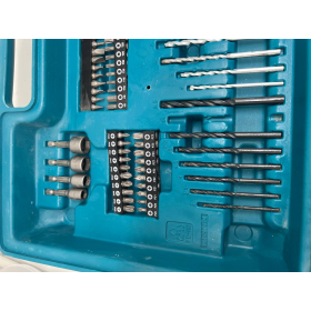 Taladro/atornillador de impacto inalámbrico Makita HP333D de 12 V Max con 2 baterías y cargador.