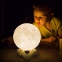 3D-Mondlicht mit 16 Farben mit elegantem Holzständer, Fernbedienung und USB-Akku