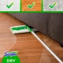 Swiffer Bodenwischer-Starter-Set, absorbiert 3x mehr Staub und Haare und hält ihn an Ort und Stelle, 1 Bodenwischer + 2 trockene Bodentücher