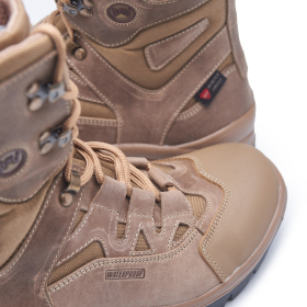 Botas tácticas de combate para media temporada PAV 801, color coyote.