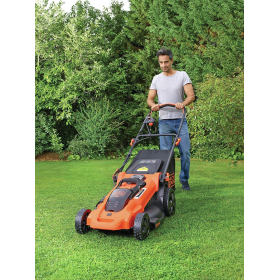 Аккумуляторная газонокосилка BLACK+DECKER, 36 В с 2 аккумуляторами 36 В 2 Ач, 7 регулируемых по высоте от 38 до 100 мм