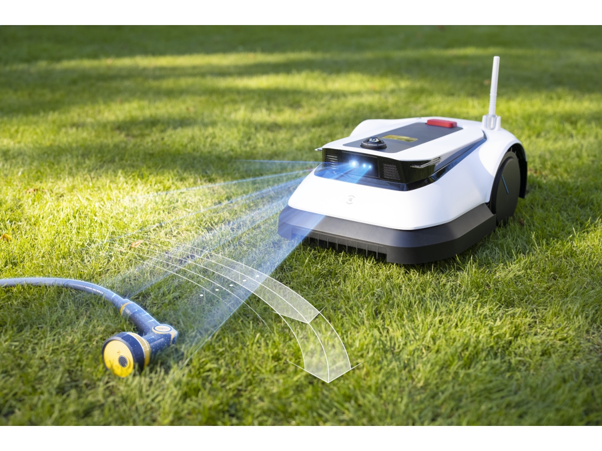 New on the market: the cordless Ecovacs Goat G1-800 and Goat G1-2000 robotic lawnmowers are now available.