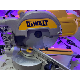DEWALT DWS777-QS panel saw