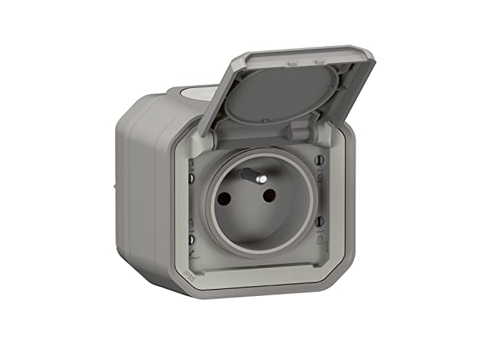 LEGRAND Toma IP55 2P+T 16A with protective flap, grey – for outdoor use LEGRAND Toma IP55 2P+T 16A with protective flap, grey – for outdoor use