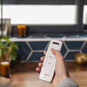 Somfy radio transmitter for wall mounting