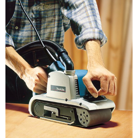 Lijadora de banda Makita de 100 mm – 1200 W, rendimiento profesional.