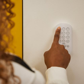 Yale AL-SK2-1A-EU Smart Alarm Starter Kit – Controls 4 security zones
