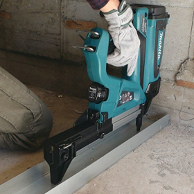 Makita GN420CLSE – clavadora a gas inalámbrica