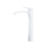 Grifo monomando blanco para lavabo con efecto cascada, fabricado en latón.