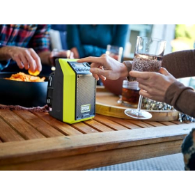 Радіоприймач RYOBI One+ Bluetooth AM/FM, USB, для використання в приміщенні та на вулиці, без батареї